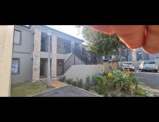 2 BEDROOM APARTMENT FOR SALE IN BURGUNDY ESTATE